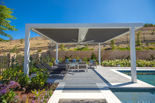 outdoor room design for an outdoor kitchen and a swimming pool
